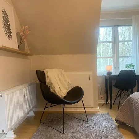 4 Vaerelser Naer Hillerod, Lige Ved Skov