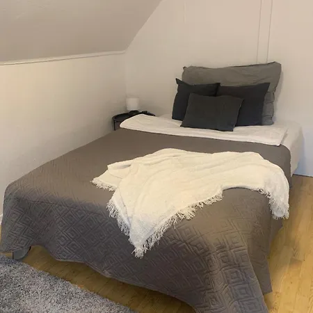 4 Vaerelser Naer Hillerod, Lige Ved Skov *