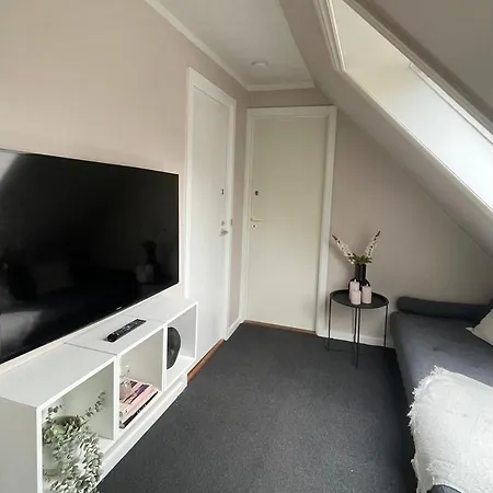 4 Vaerelser Naer Hillerod, Lige Ved Skov